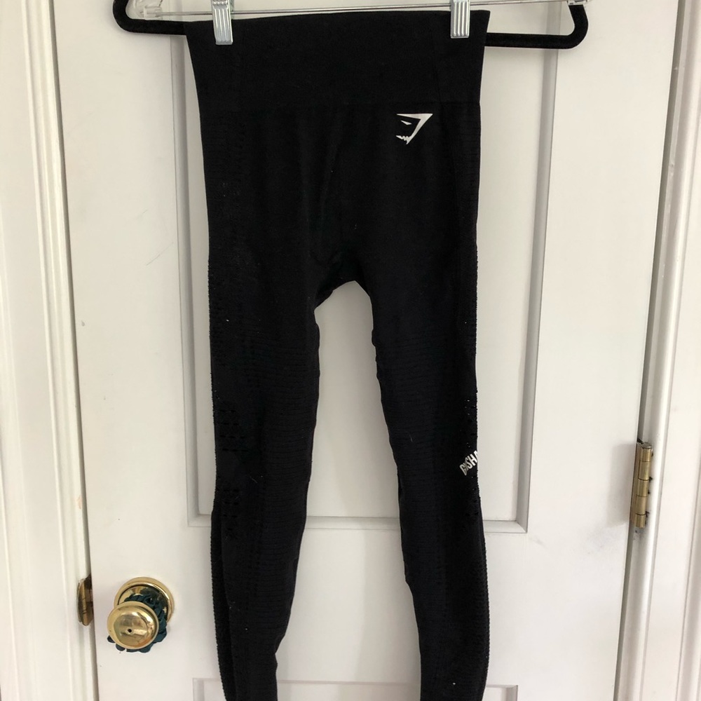 Gym shark leggings
